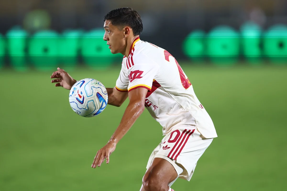 Nahuel Molina es titular por primera vez en Roma