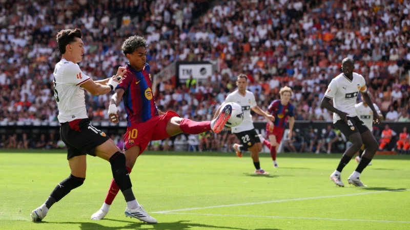 Lamine Yamal necesitó cinco minutos para adelantar al Barcelona en Mestalla