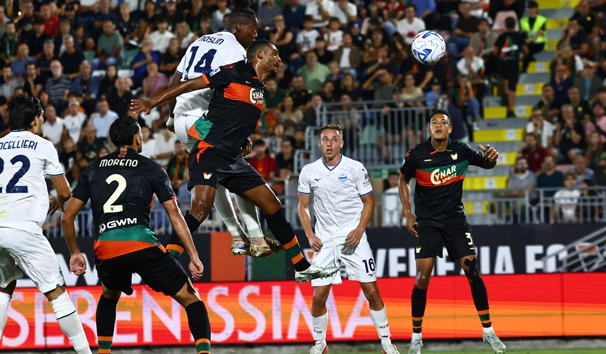Lazio le ganó a Venezia y también lidera en Serie A