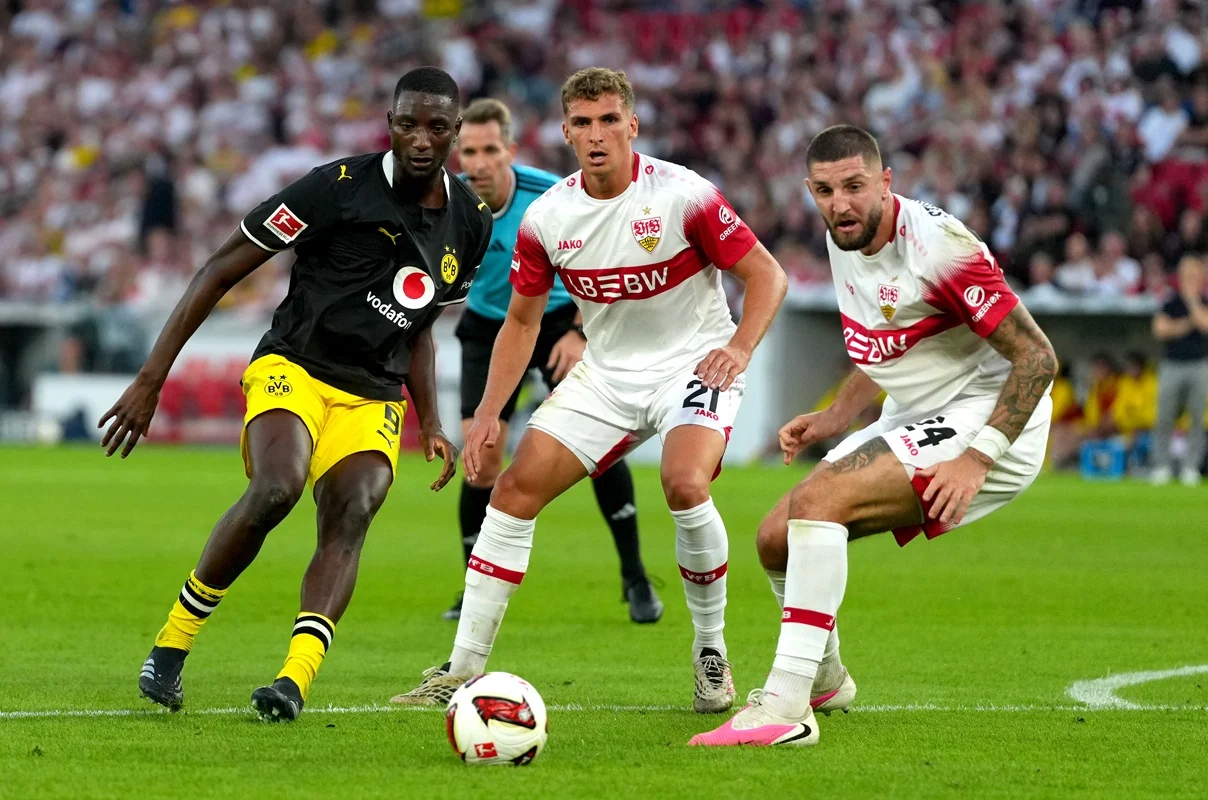 Borussia Dortmund ganó en Stuttgart y es el único líder de Bundesliga
