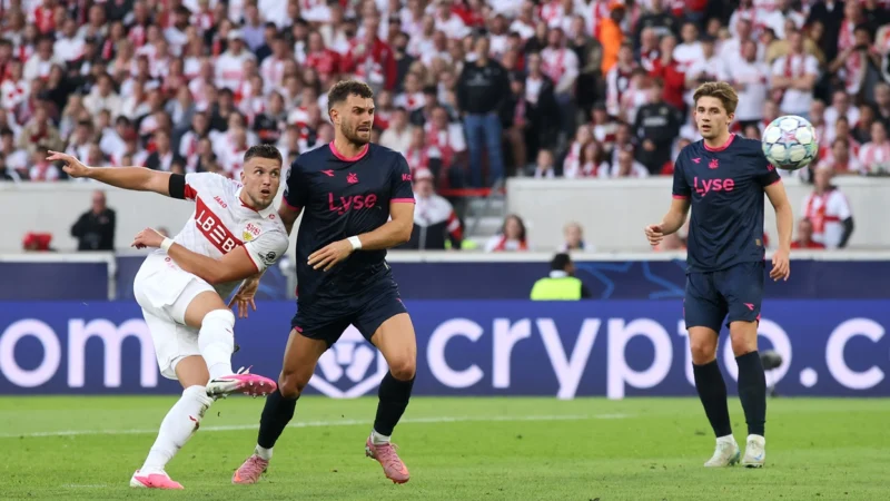 Stuttgart derrotó a Viking con hat-trick de Demirovic
