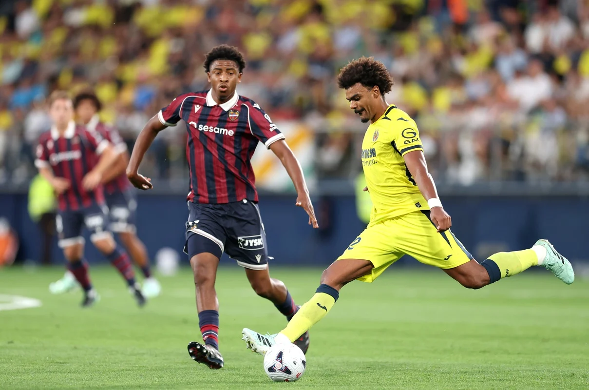 Villarreal sigue de Levante y ganó 3 a 1 en la Cerámica