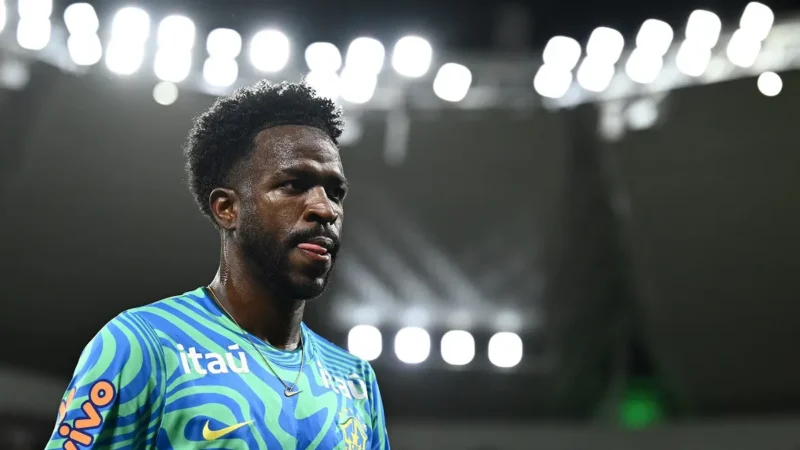 ¡Insólito! Vinícius mandó una pelota fuera del centro de entrenamiento y habría golpeado a una mujer