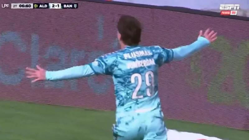 Andrés Vombergar sigue de racha en Aldosivi: doblete ante Banfield y cuatro goles en tres partidos