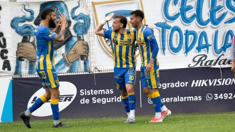 Atlanta ganó un partidazo en Rafaela y quedó a tres del líder