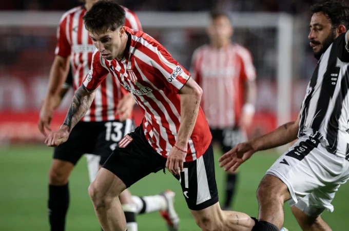 Estudiantes destrabó el partido sobre la hora y venció 3-0 a Gimnasia de Mendoza