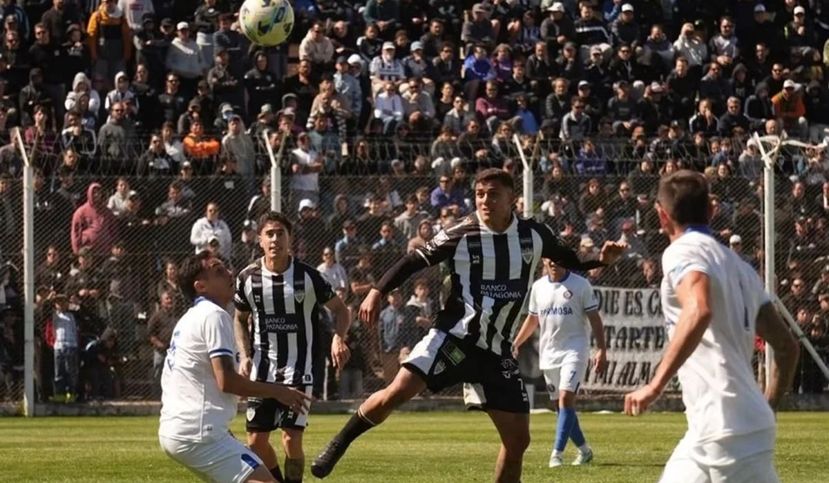 Cipolletti goleó a Sol de América y es semifinalista en el Federal A