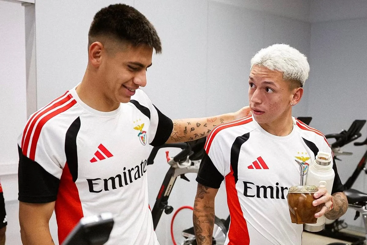 Claudio Echeverri fue al banco por sexta vez en Benfica