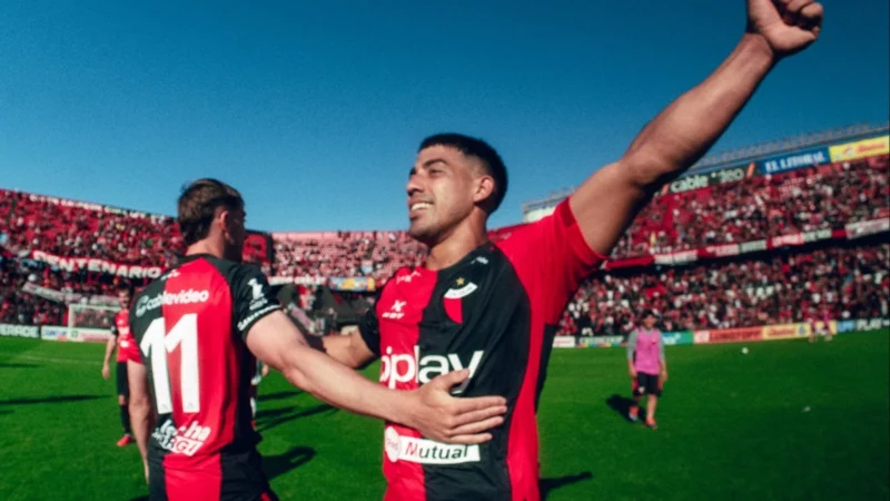 Colón frenó a Estudiantes con un gol en contra de Benítez
