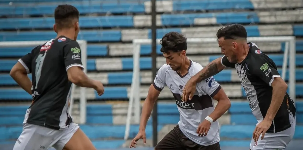 Fénix salvó la categoría con sufrido triunfo ante Atlas en Libertad