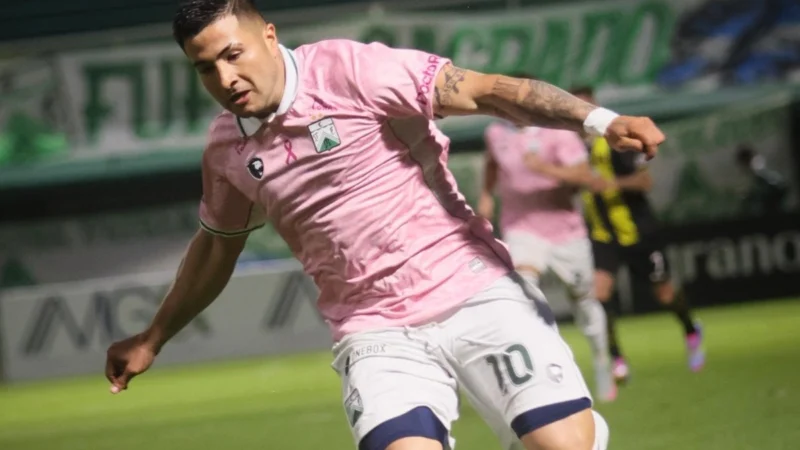 Ferro falló un penal, se enojó con Viñas, y perdió con Deportivo Madryn