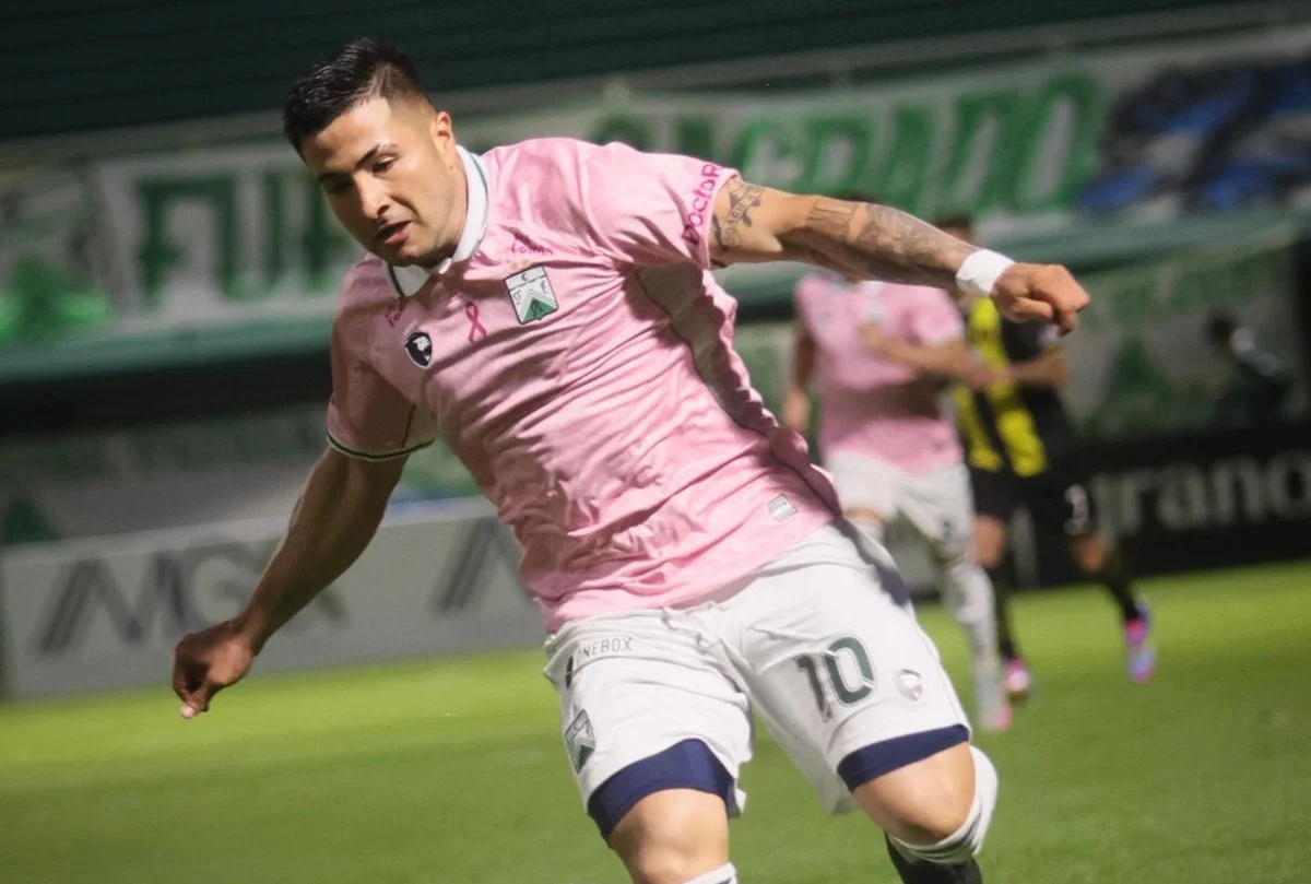 Ferro falló un penal, se enojó con Viñas, y perdió con Deportivo Madryn