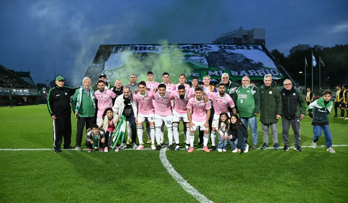 Ferro se fue al descanso con un clima hostil hacia el árbitro Nahuel Viñas