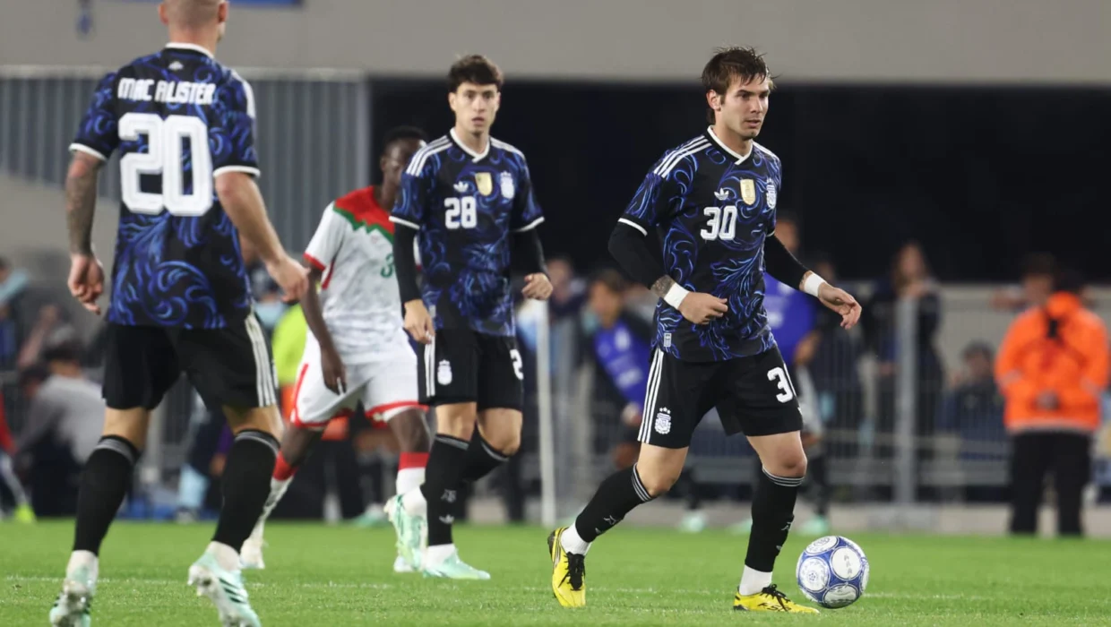 Franco Mastantuono marcó el sexto de Argentina y consiguió su primero con la Selección