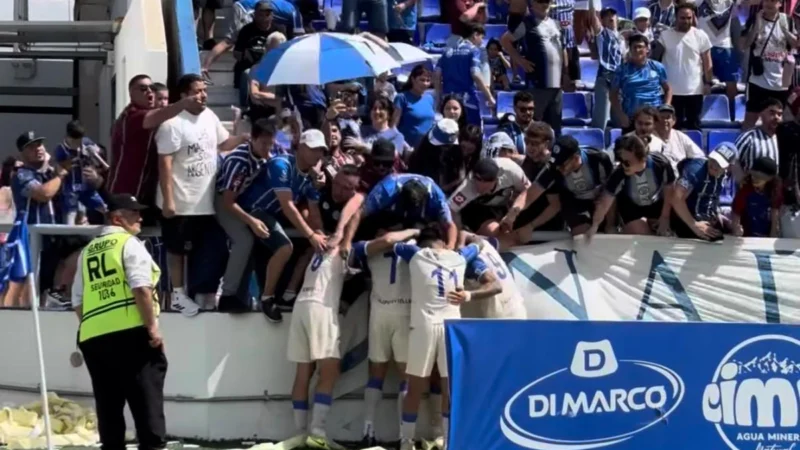 Godoy Cruz le gana a Almirante Brown y complica a Ferro de momento