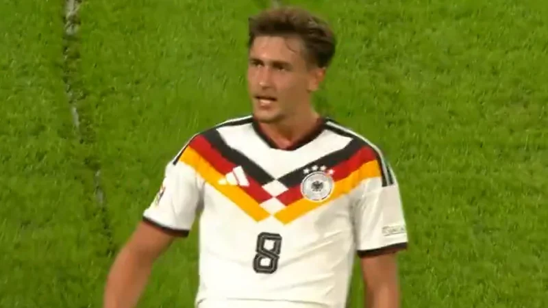 Tom Bischof llevó tranquilidad a Alemania con su primer gol para Die Mannschaft