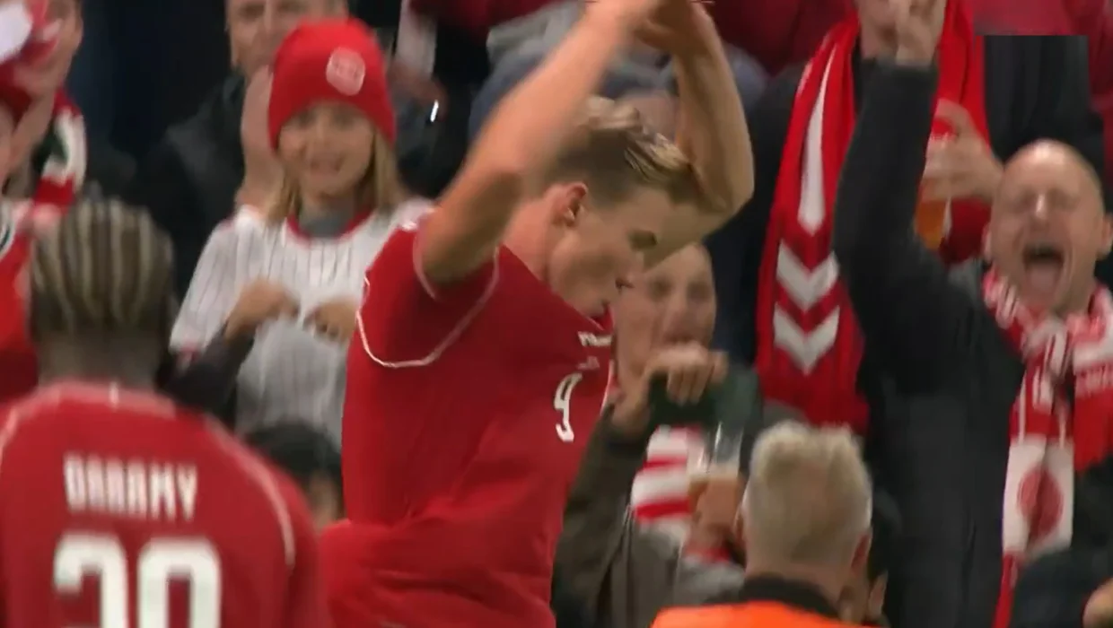 Rasmus Hojlund festejó a lo Cristiano Ronaldo su gol para Dinamarca ante Portugal