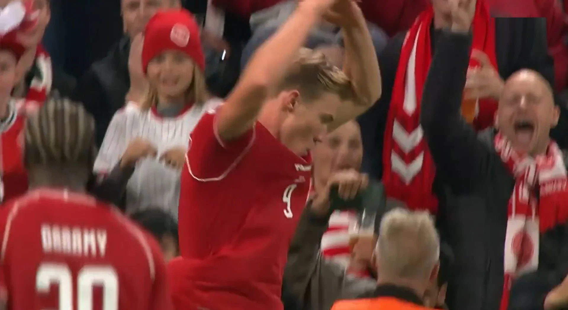 Rasmus Hojlund festejó a lo Cristiano Ronaldo su gol para Dinamarca ante Portugal
