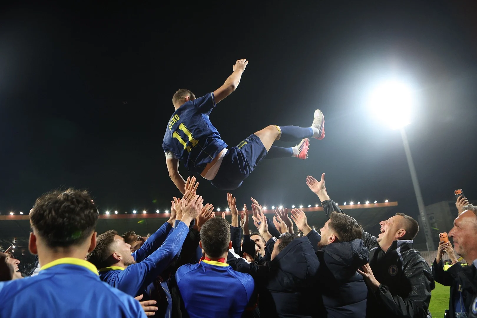 Con una emotiva despedida en Sarajevo, Edin Džeko se retiró de la selección de Bosnia