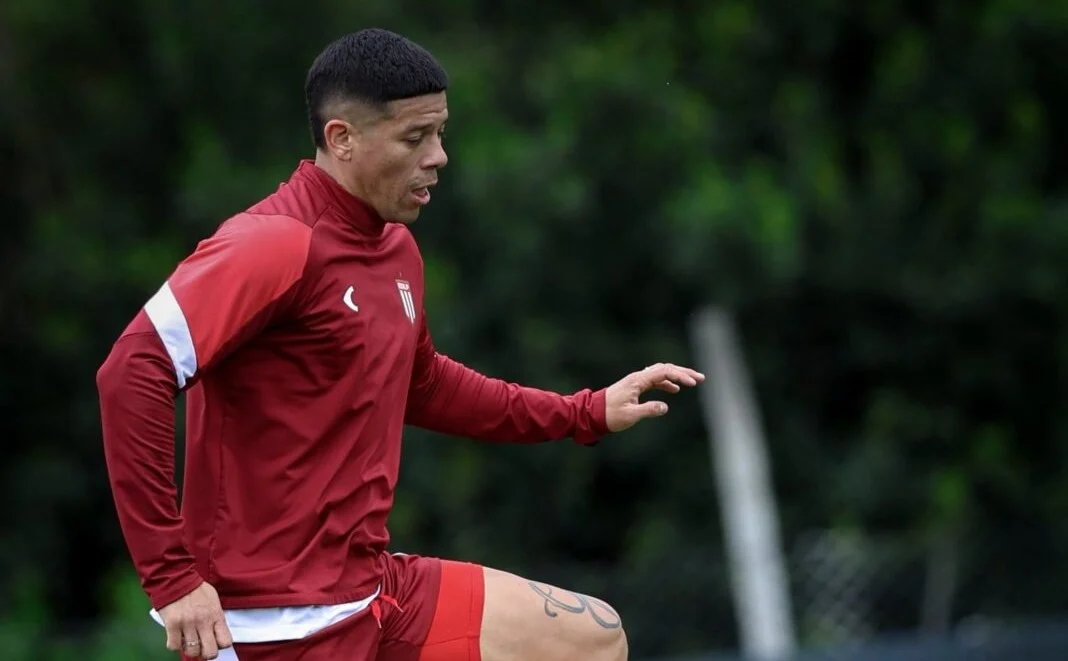 Marcos Rojo aún no está habilitado y no es seguro que podrá jugar esta noche ante Flamengo
