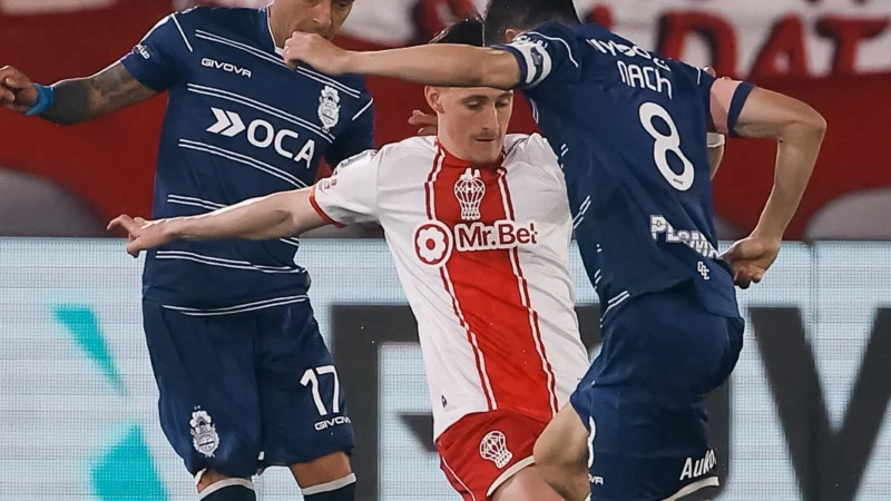 Gimnasia golpeó en la última jugada y venció a Huracán en Parque Patricios