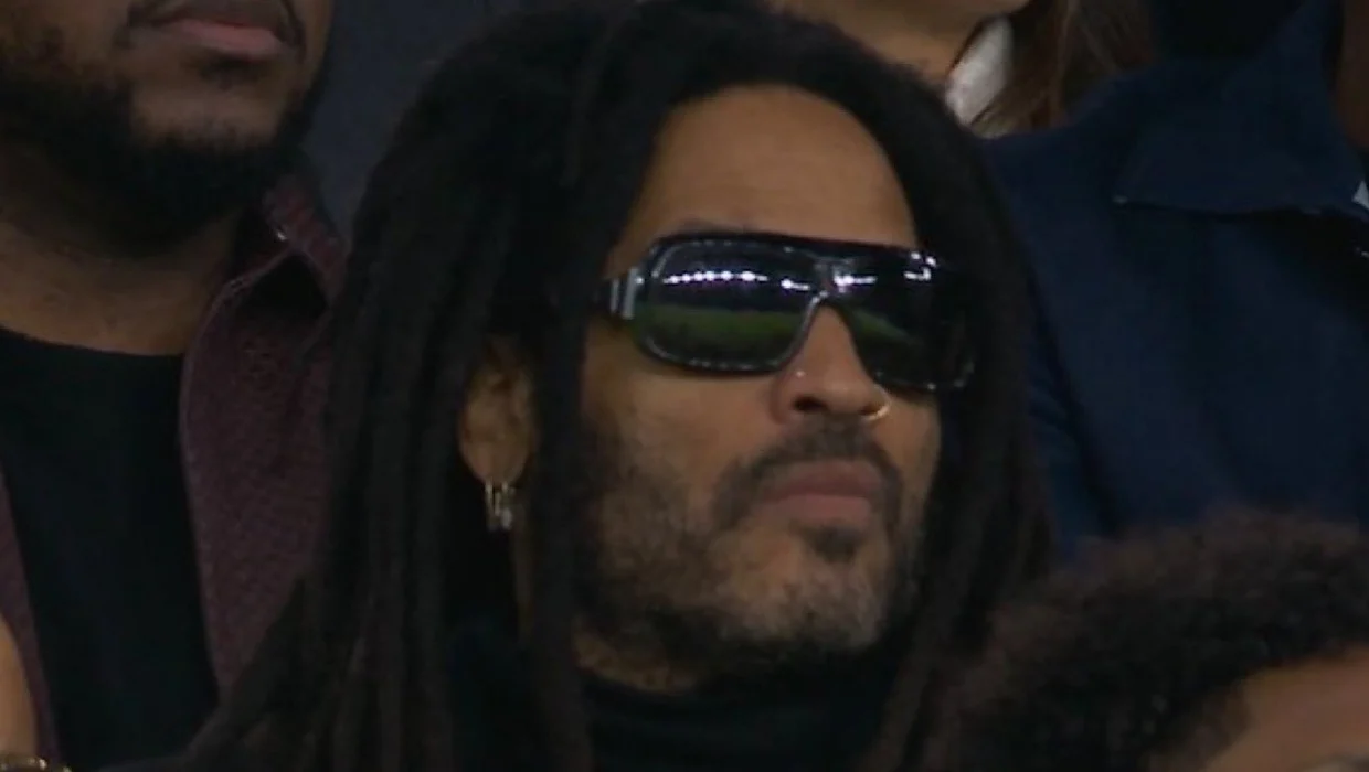 Lenny Kravitz dio el presente en el estelar PSG vs Barcelona por Champions League