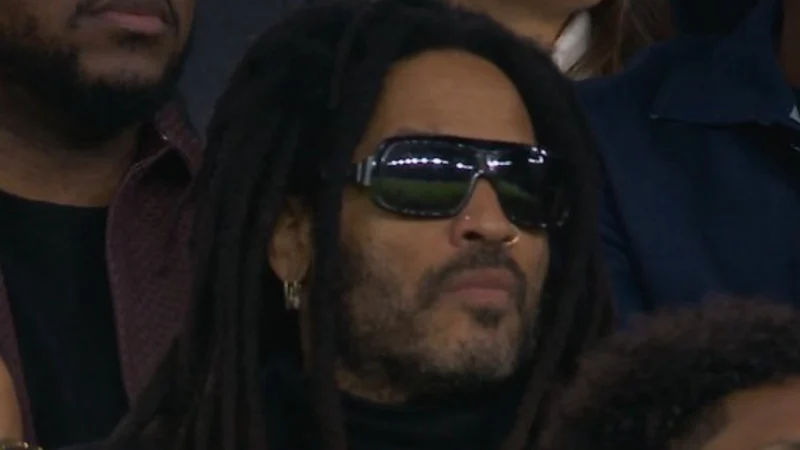 Lenny Kravitz dio el presente en el estelar PSG vs Barcelona por Champions League