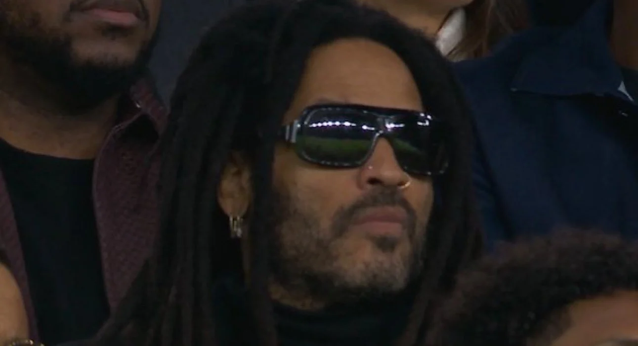 Lenny Kravitz dio el presente en el estelar PSG vs Barcelona por Champions League