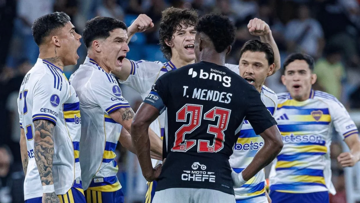 Ángel Romero apuntó contra Thiago Mendes tras la victoria de Boca: «Rompé el escudo ahora»