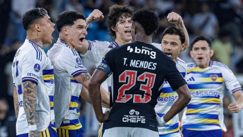 Ángel Romero apuntó contra Thiago Mendes tras la victoria de Boca: «Rompé el escudo ahora»