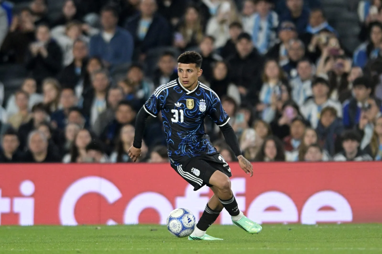 Un día después de su doblete ante Unión, Leonel Flores sumó minutos en la goleada de Argentina frente a Burkina Faso