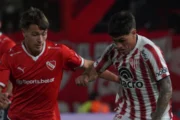 Instituto goleó a Independiente en Avellaneda y se mantuvo en la cima