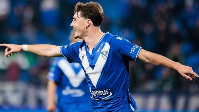 Vélez gastó dos cambios por lesión en 14 minutos: Lanzini y Policella