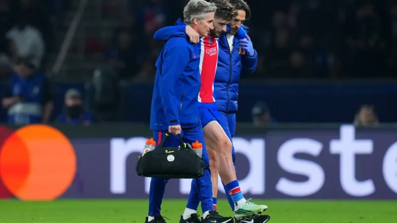 Khvicha Kvaratskhelia fue operado tras su grave lesión en PSG y Luis Enrique descartó buscar un reemplazante