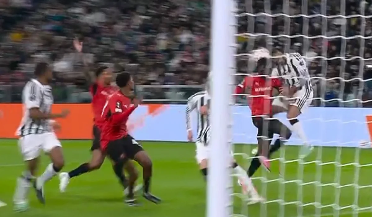 Insólita mano en Juventus – Rennes: Pedía offside y terminó en penal