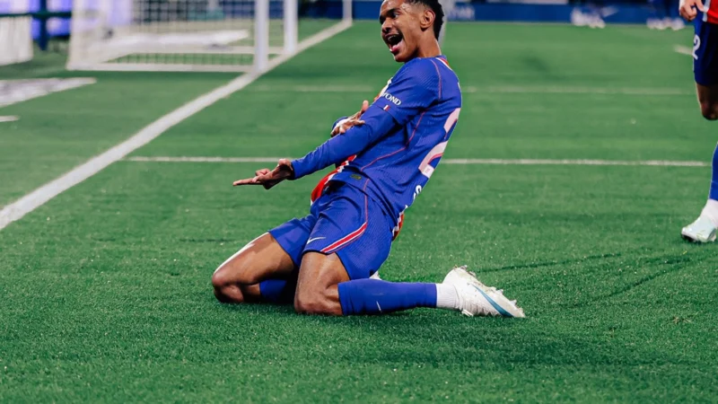 PSG le ganó el clásico al Lyon con goles de Mayulu y Godts