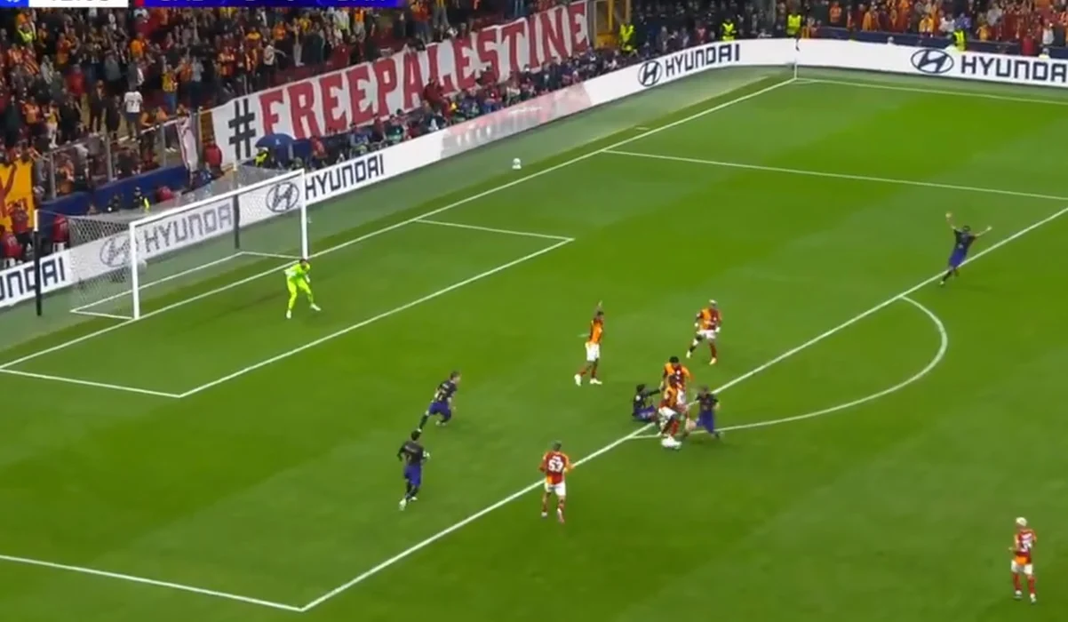 ¿No hubo offside en el gol de João Cancelo en Galatasaray – Barcelona?