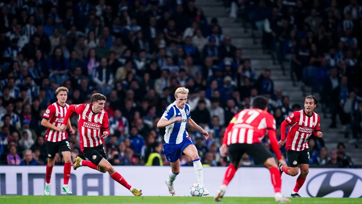 PSV aprovechó su momento y venció a Porto en Portugal