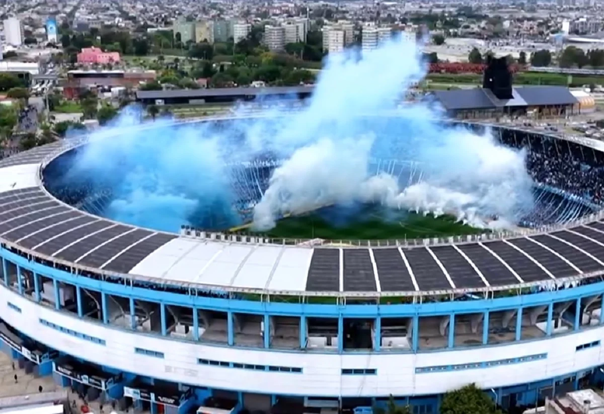 Formidable recibimiento de Racing en el clásico ante Independiente