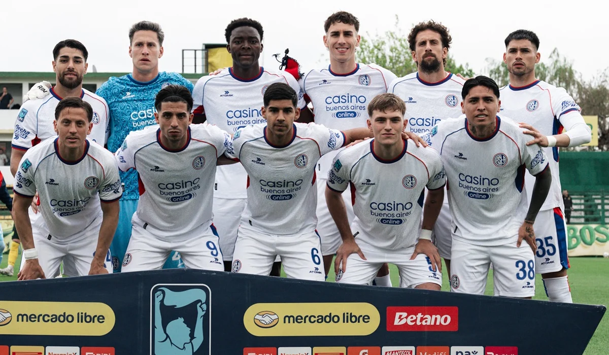 San Lorenzo despidió con insultos a sus jugadores en el descanso ante Defensa y Justicia