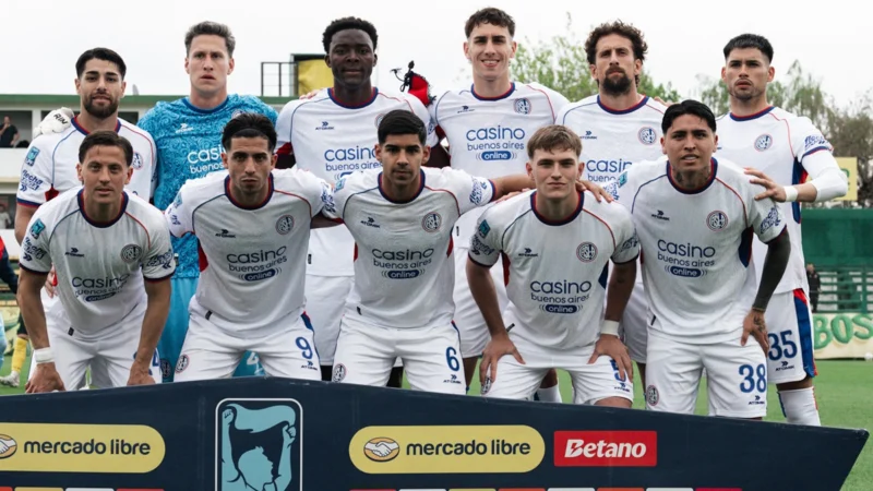 San Lorenzo despidió con insultos a sus jugadores en el descanso ante Defensa y Justicia