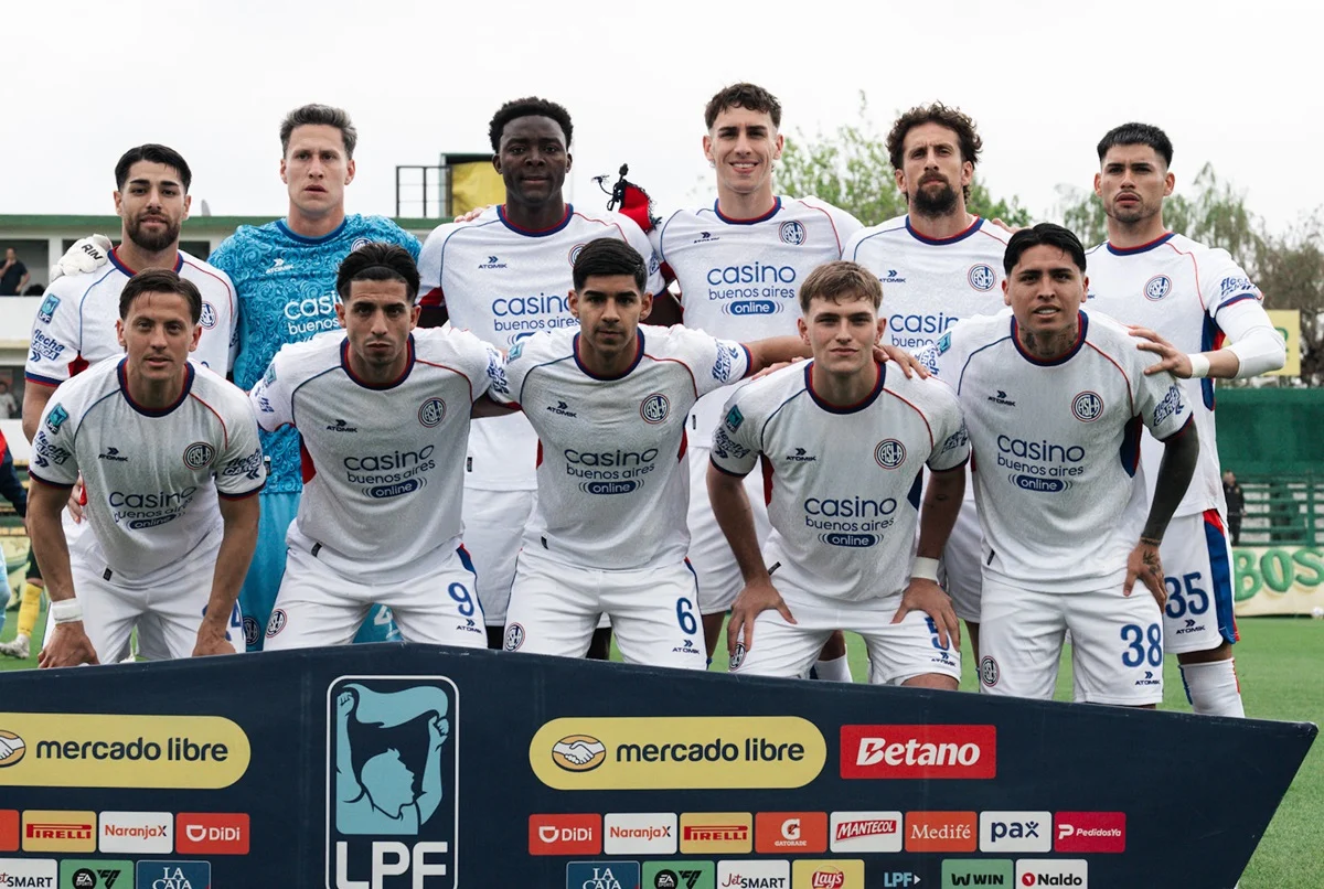San Lorenzo despidió con insultos a sus jugadores en el descanso ante Defensa y Justicia