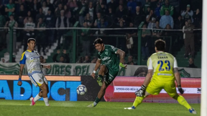 Con doblete de Gastón Ávila, Rosario Central venció 2-1 a Sarmiento en Junín