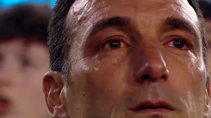Lionel Scaloni lloró durante el himno de Argentina en la despedida de Messi