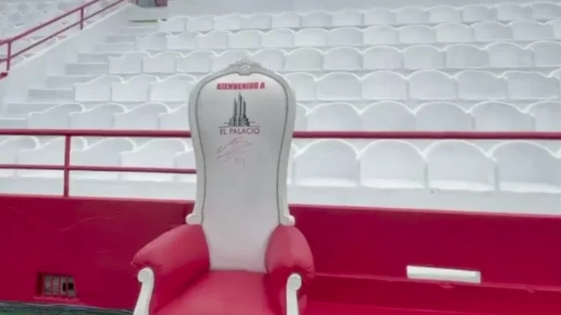 Huracán homenajea a Maradona con la exhibición del sillón en el partido ante Tigre
