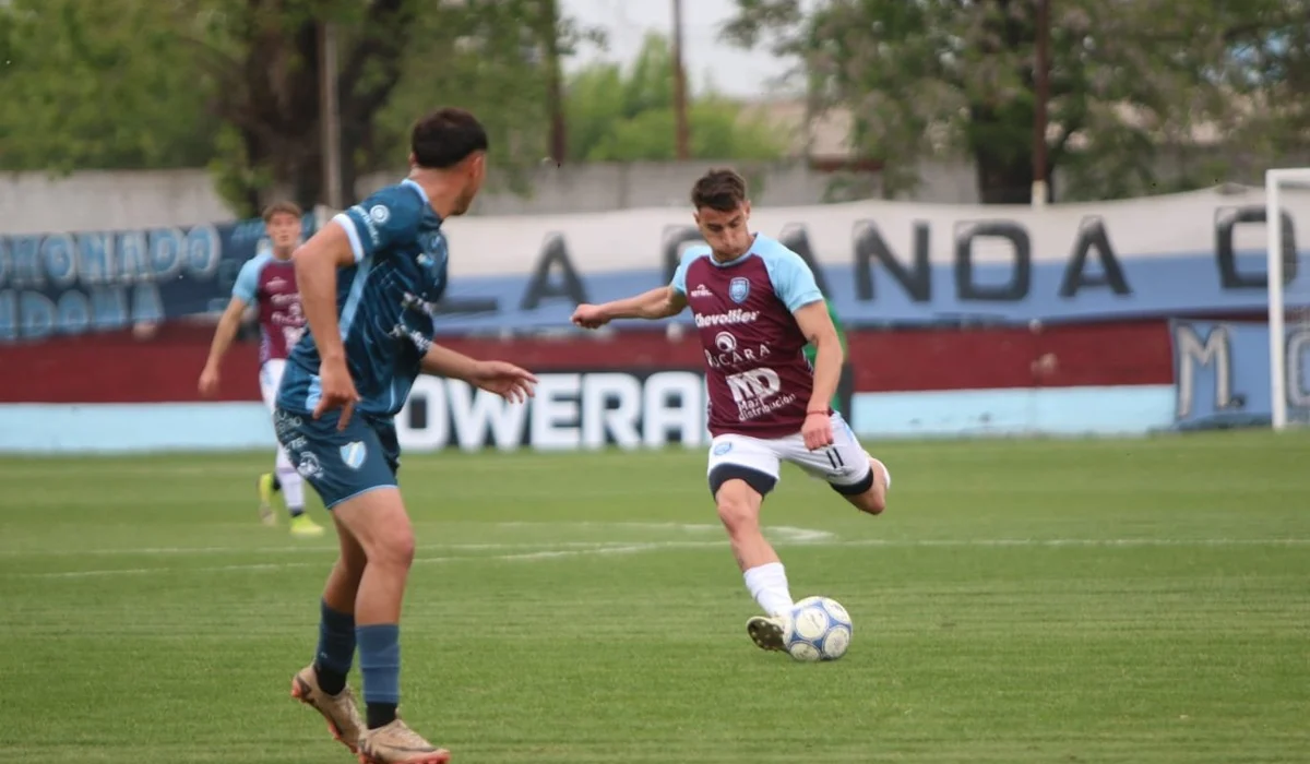 UAI Urquiza le ganó a Villa San Carlos y calentó el descenso en Primera B