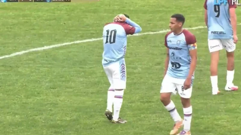 Inédito e insólito gol en contra de Tomás Asprea en UAI Urquiza que disfrutó Liniers