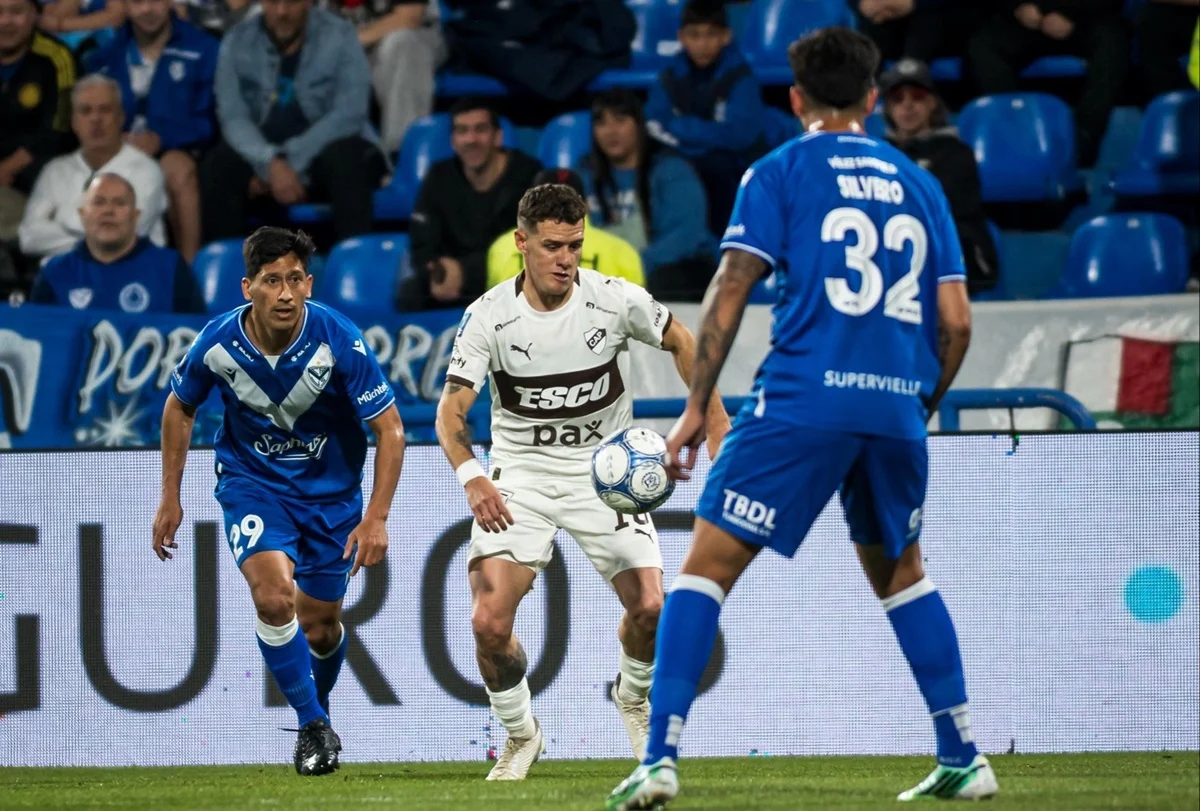 Vélez y Platense empataron en un partido muy intenso