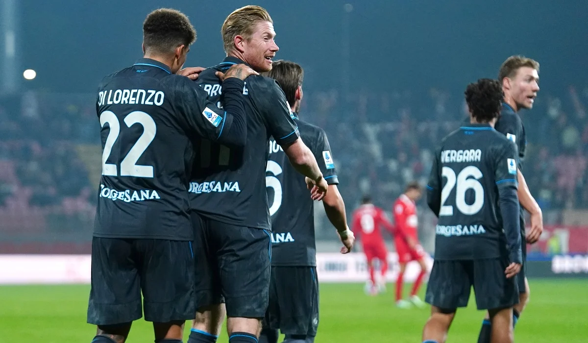 Napoli goleó a Monza para volver al triunfo en Serie A