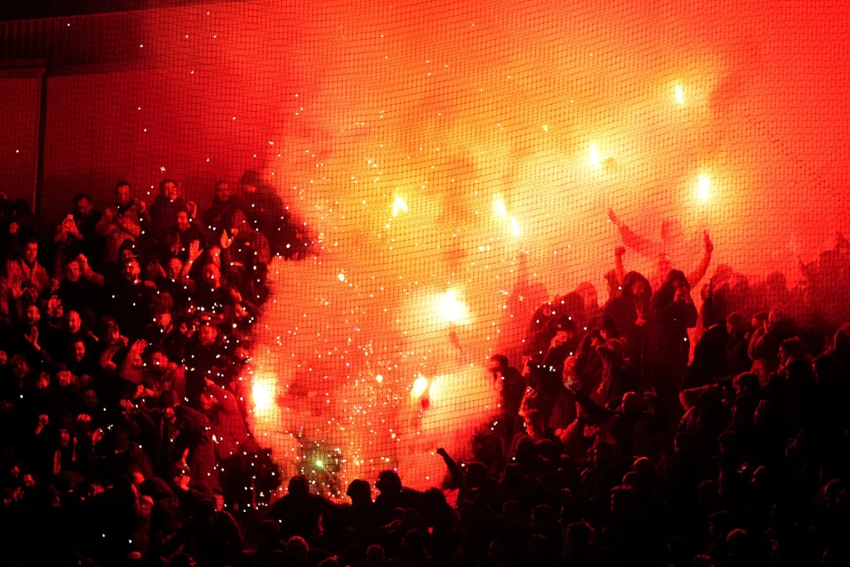 Hubo 60 ultras detenidos tras una gresca entre Hajduk Split y Ajax